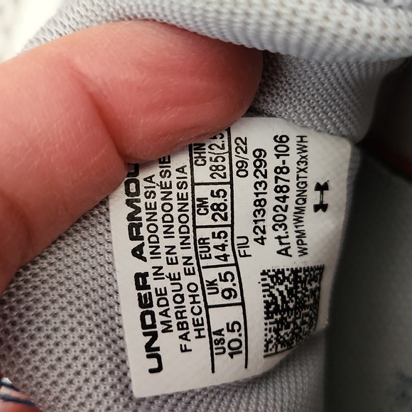 Under Armour Charged Pursuit Sneakers - Picture 12 of 12